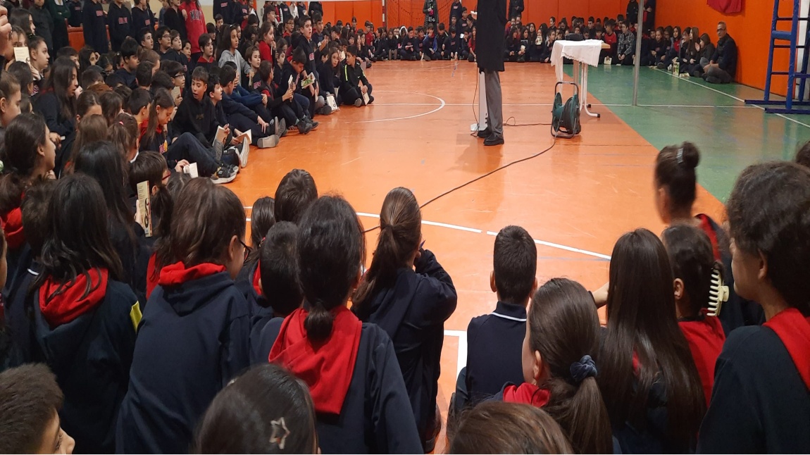 ÖĞRENCİLERİMİZ OKUDUKLARI KİTABIN YAZARI FERHAT TAŞTEKİNLE BULUŞTULAR